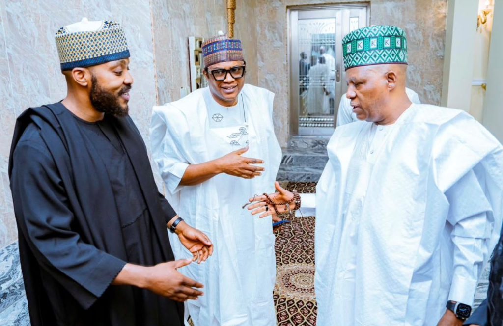 Yusuf Momoh Adama (middle) approved as Anaja of Gbobe