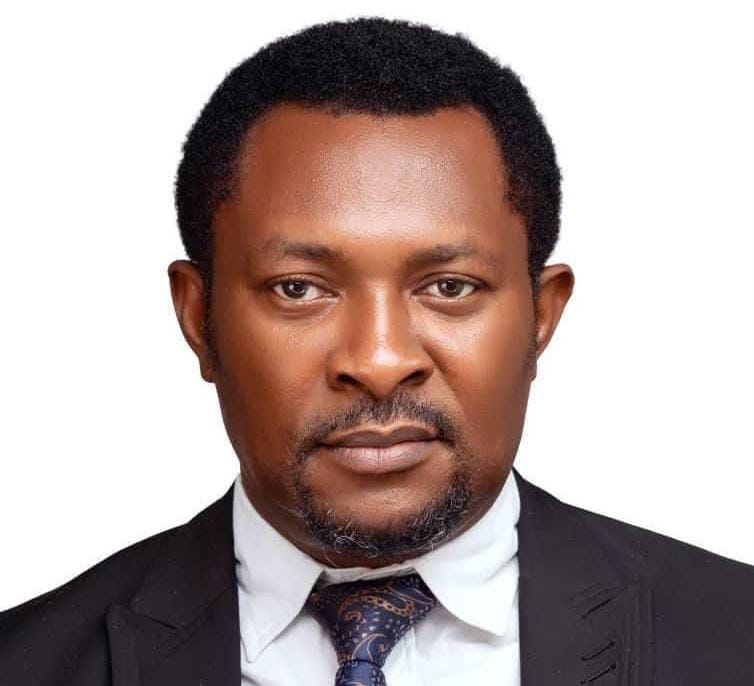 Hon. Fancy-Jimoh Tiamiyu receives birthday tribute from Kogi advertisers' chairman Atomode Jide Benjamin.